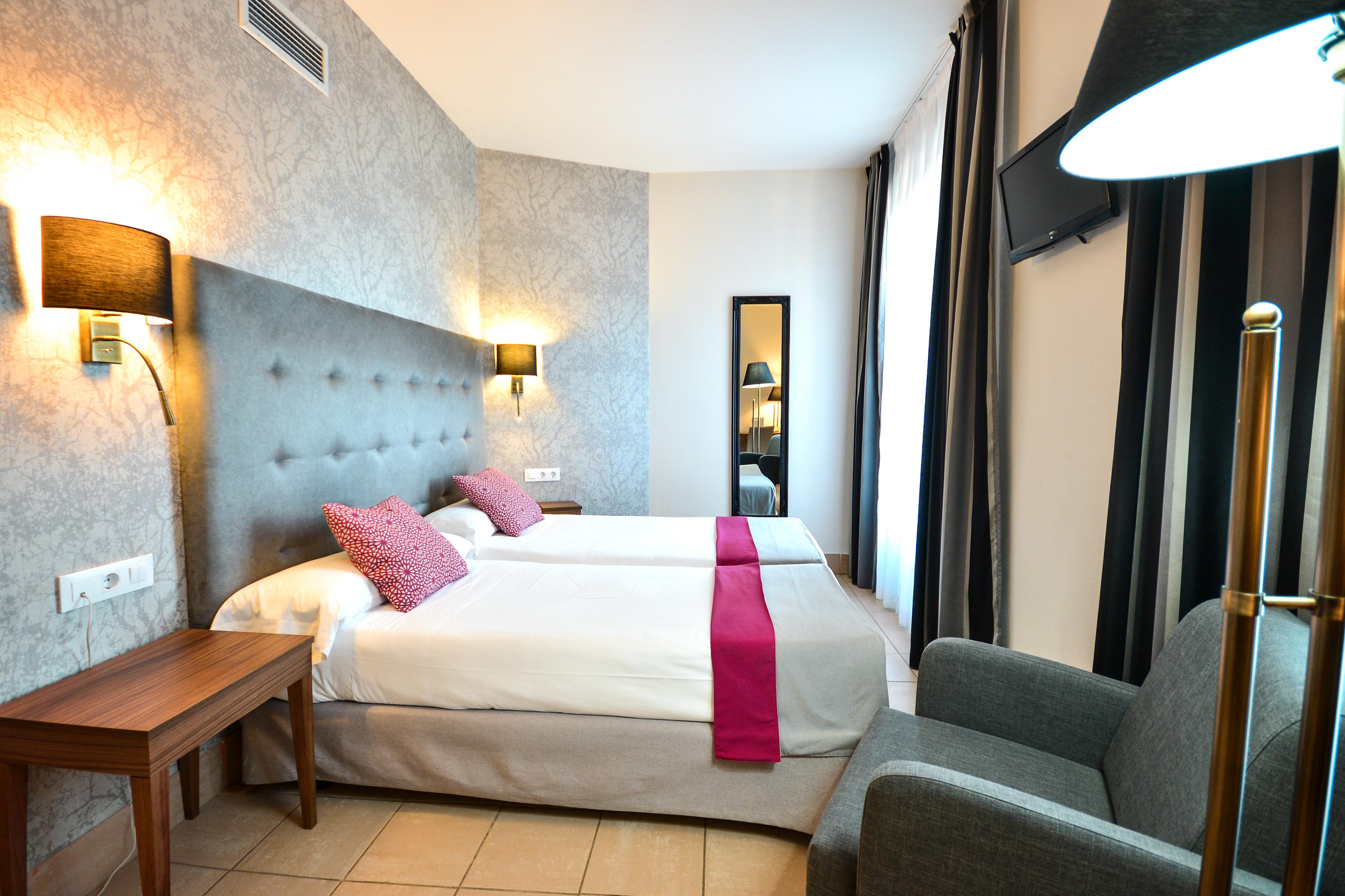 Hotel Oromana Alcala de Guadaira Bagian luar foto